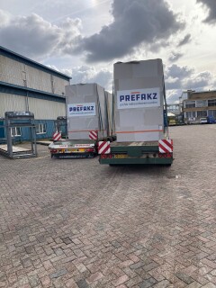 Prefab kalkzandsteen liftschacht tijdens transport op wagen